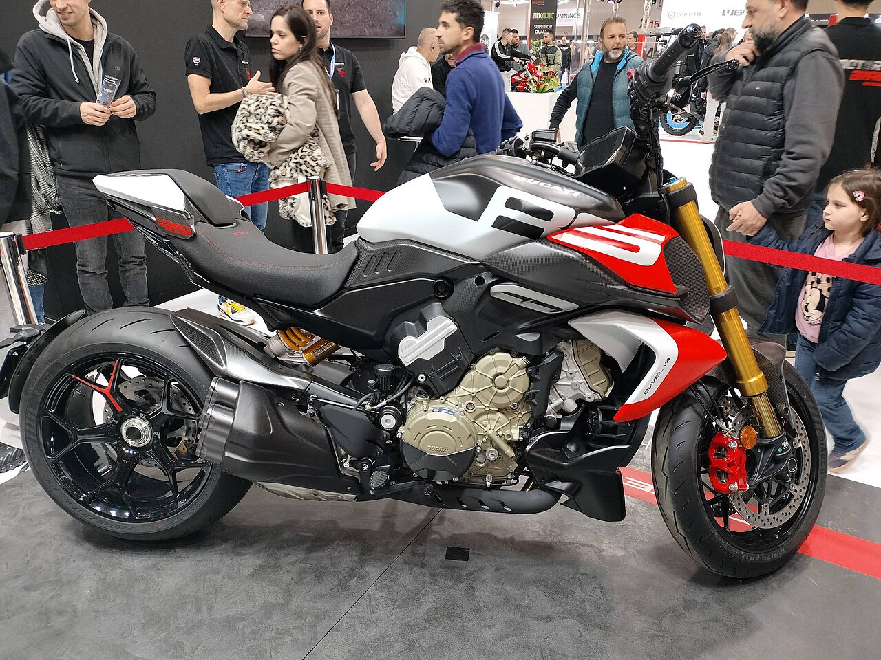 תצלום דגם - Ducati X-DIAVEL-V4