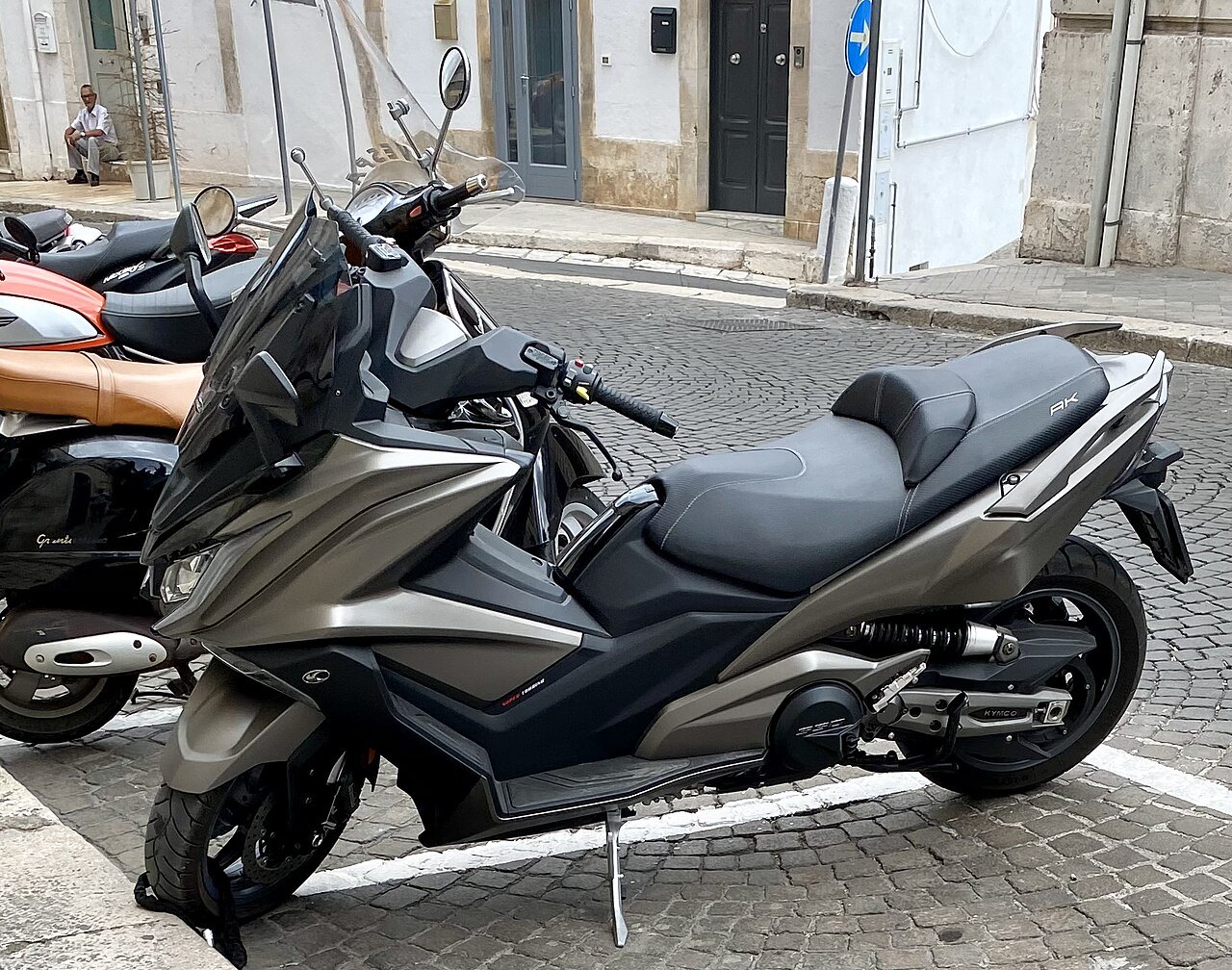 Kymco AK550