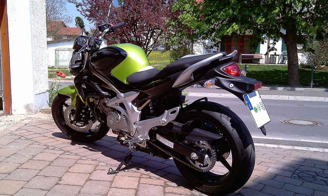 Suzuki SFV 650 GLADIUS