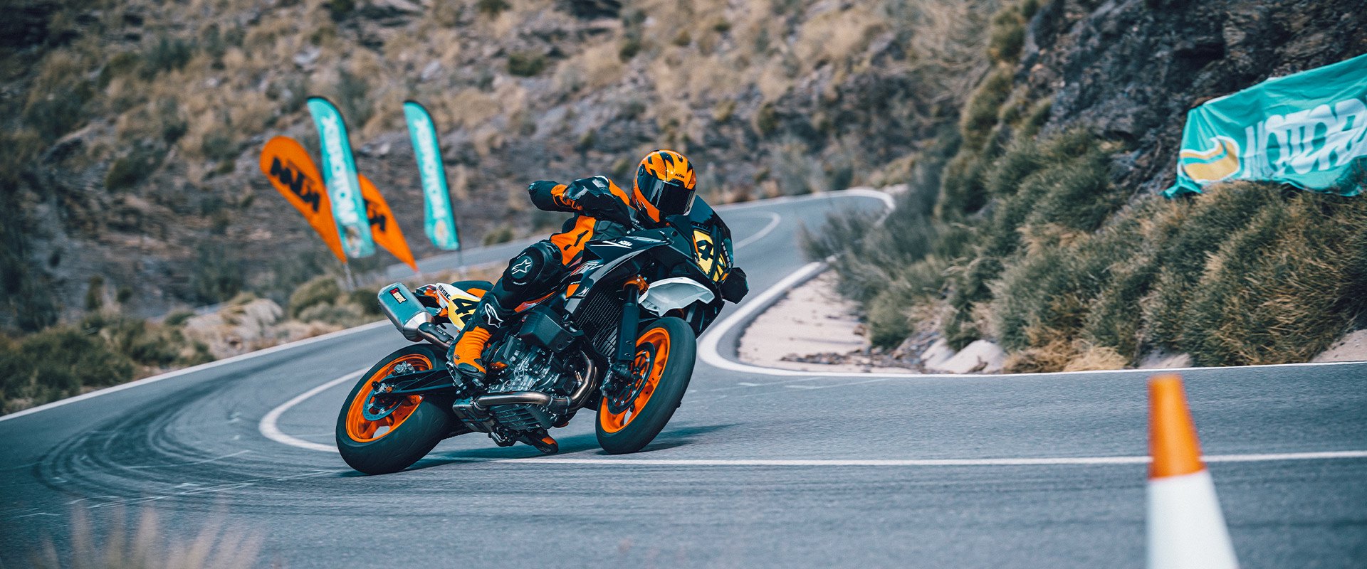 תצלום דגם - KTM SMT-890
