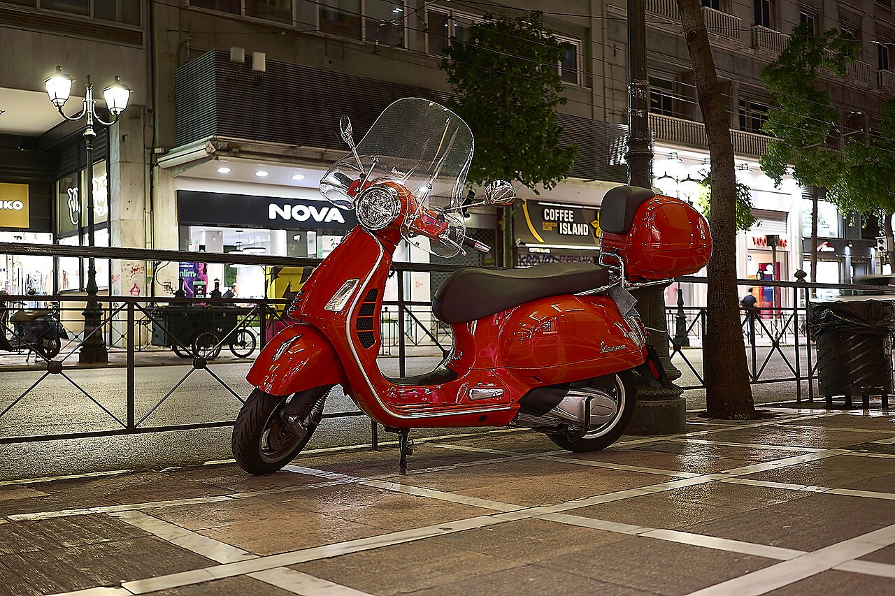 Piaggio GTS VESPA SIXTIES RACING 300