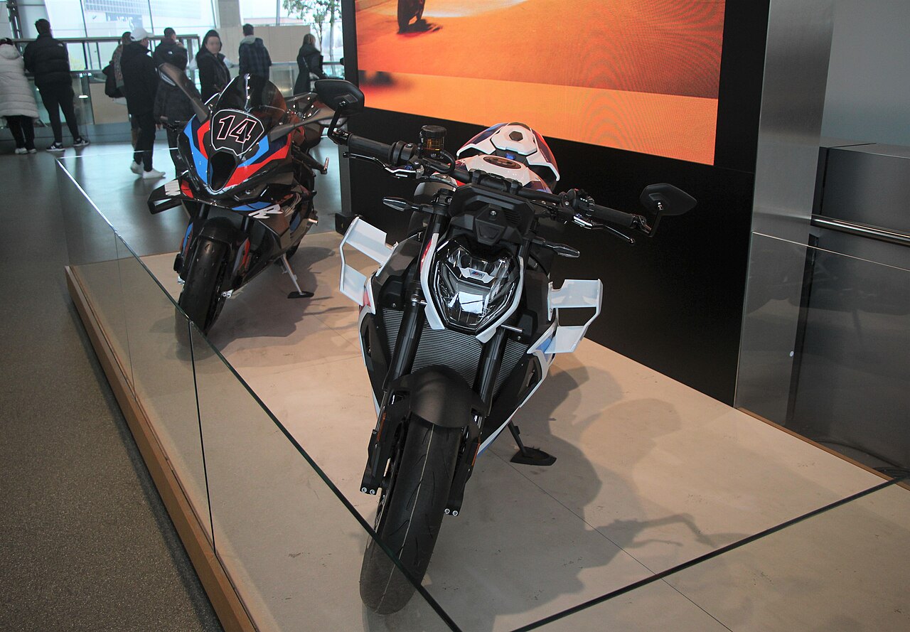 תצלום דגם - BMW M1000R-Competition