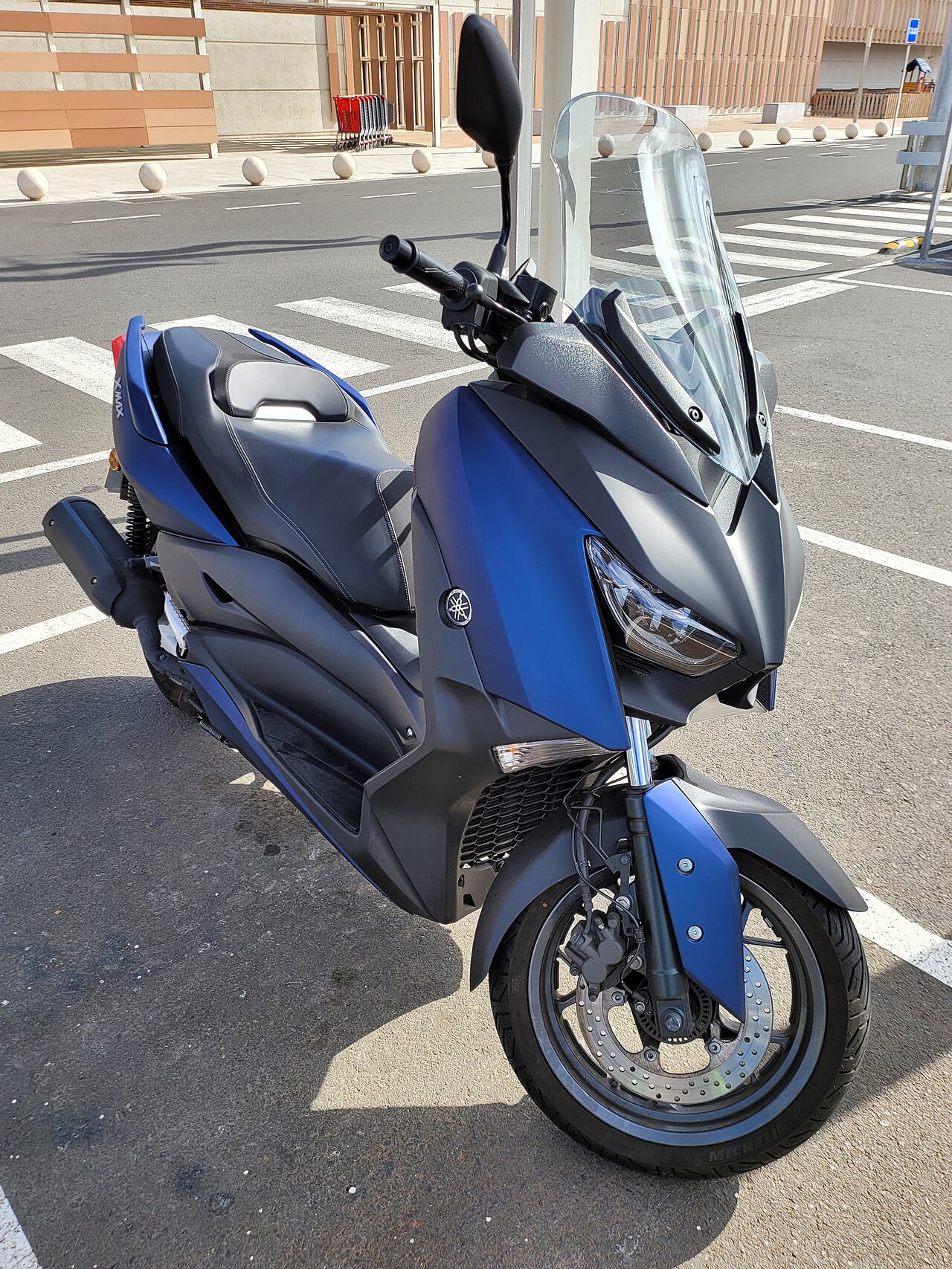 Yamaha X-MAX 125