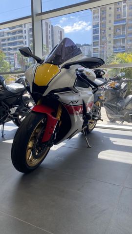 תצלום 2 - YAMAHA R1