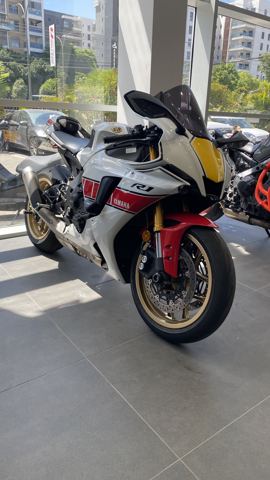 תצלום 1 - YAMAHA R1
