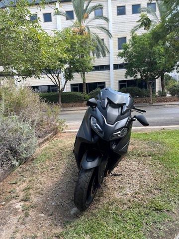 תצלום - YAMAHA T-MAX560
